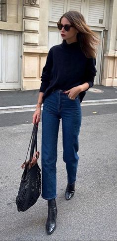 Classic Wear Woman, Classic Style Women Winter, Modern Classic Aesthetic Fashion, Romantic Chic Style Outfits, Copenhagen Work Outfit, School Pickup Outfit Winter, Navy Sweater Outfit Winter, A Discovery Of Witches Diana Outfits, Polished Style Outfits