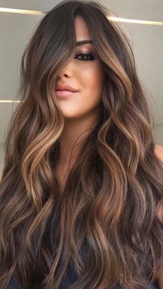 Rambut Brunette, Brunette Hair With Highlights, Colored Curly Hair, Brunette Balayage Hair, Long Hair Color, Brown Hair Balayage, Hair Color Balayage