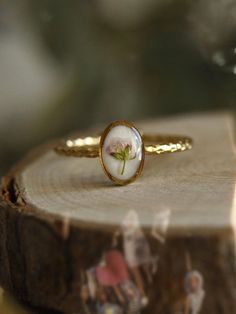 Resin Flower Ring, Pressed Flower Ring, Floral Resin Jewelry, Cottagecore Rings, Cottagecore Wedding Ring, Cottage Jewelry, Colored Wedding Rings, Jewelry Cottagecore, Resin Flower Jewelry