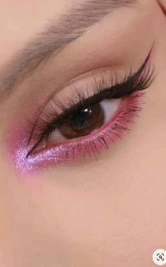 Hoco Makeup Ideas For Pink Dress, Soft Barbie Makeup, Cute Pink Eyeshadow Looks, Pink Eye Shadow Looks, Simple Pink Makeup Looks, Pink Eye Looks, Barbenheimer Outfit, Barbie Eye Makeup, Pink Barbie Makeup