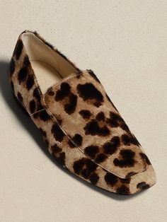 Luz Haircalf Leather Loafer | Banana Republic Leopard Loafers Outfit, Leopard Loafers, Animal Print Flats, Chic Shoes, Casual Flat Shoes, Fabulous Shoes, Shoe Print, Shoe Style, Lambskin Leather