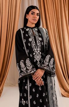 Maryum N Maria Aytan (MLFD-155) Achromatic Black N White Collection Original brand suit fabric and photography lite diffrance in actual print. White Kameez, Pakistani Boutique, Organza Sleeves, Chiffon Collection, Embroidered Organza, Eid Collection, Net Dupatta, Pakistani Designers, Suit Fabric