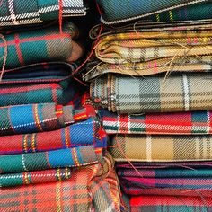 This Heavyweight Tartan Material 'Strome' is a perfect choice for those looking for a high-quality and durable fabric. Made from 100% Pure Wool Kilting Tartan - Worsted, it is crafted by one of Scotland's oldest and most respected woollen mills. With a weight of 16oz, this heavyweight kilting tartan is suitable for a variety of projects. Whether you're creating a traditional kilt or adding a touch of elegance to your home decor, this versatile fabric does not disappoint. It measures 1 metre (39" Tartan Material, Boho Fashion Winter, Winter Boho, Tartan Fabric, Harris Tweed, Historical Dresses, Kilt, Tartan Plaid, British Style