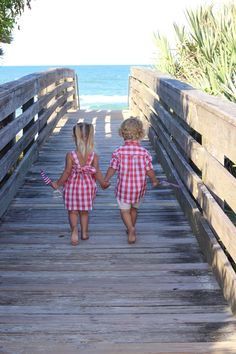 Preppy Family Photos, Aesthetic Kids Clothes, Nelly Outfits, Preppy Girl Toddler, Preppy Brother, Preppy Toddler Girl, Preppy Parents, Preppy Kids Clothes