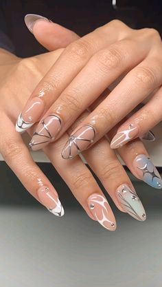 Aura Nails French Tip, Aura Nails Designs, Metallic French Tip, Nail Y2k, Aura Nail, Nails Aura, Vogue Women, Euphoria Nails, Aura Nails