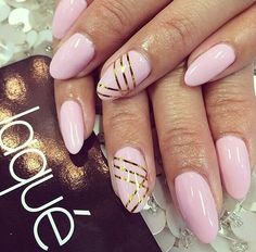 Oval Nail Shape Gold stripes Pink Nails With Gold Accent, Pink Nails With Gold, Nails With Gold Accent, Nails With Foil, Almond Acrylic Nails Designs, Nails With Gold, Golden Nails, Almond Acrylic Nails