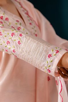 Indian Wear Suits, Kurta Set With Dupatta, Pink Kurta, Long Kurti, Tasty Vegetarian Recipes, Embroidery Neck Designs, Beautiful Dress Designs, Designs For Dresses, Embroidery Dress