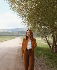 Vintage Romantic Style Outfits, Modern 70s Style, Modern 70s Fashion, Montana Fashion, Fall Fashion Vintage, Vintage Spring Outfits, Pretty Little Fawn, Montana Style, Fashion Halloween