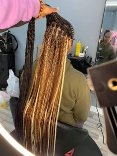 Thigh Length Knotless Braids With Color, Ginger Brown And Blonde Box Braids, Fall Hair Colors For Black Women Braids, Fall Colored Braids, Fall Knotless Braids Color, Fall Color Knotless Braids, Fall Color Box Braids, Long Knotless Braids With Color, Fall Knotless Braids