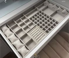 Jewelry Organization In Closet, Built In Jewelry Storage In Closet, Closet Drawer Organization, Dressing Room Storage Ideas, Walk In Closet Design Luxury, Jewelry Organizing Ideas, Bad Room Decoration, Jewelry Organizer Closet, Decoration Dressing