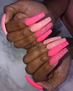 𝐋𝐚𝐜𝐞𝐝 𝐀𝐟𝐟𝐞𝐜𝐭 𝐋𝐋𝐂 sur Instagram: «Les filles portent du ROSE tous les jours Glitter: @loveglittergloss _____________________________________ Avez-vous eu le Laced Affect ?? Réservez votre… » All Glitter Nails, Glitter Nails Pink, Long Acrylic Nails Coffin, Coffin Nails Long, Nail Swag, Glam Nails, Glitter Nail, Dream Nails