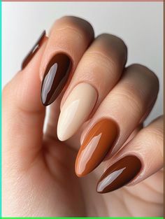 Get inspired with these stunning fall nail art ideas that capture the essence of autumn! From warm hues like burnt orange and deep burgundy to intricate designs featuring leaves and pumpkins, these nail art trends will elevate your seasonal style. Discover easy tutorials for DIY fall nails, perfect for any occasion. Whether you prefer classic fall colors or playful patterns, there's something to suit every taste. Transform your nails this autumn with nail art that showcases your love for the sea Fall Nail Colors Almond Shape, Fall Nails Oval Shape, Brown And Orange Nails Fall, Fall Nude Nail Designs, Nail Pastel, Ongles Beiges, Simple Fall Nails, Fall Nail Trends, Fall Nail Art Designs