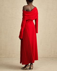 SEDUCE | Maxi High Slit Pleated Dress . . . . . . #cielie #viennafashion #vienna #viennachristmasmarket #red #reddress #redmaxidress #christmaslook #christmasoutfit #redoutfit #viennaoutfit #viennalook #christmasvienna #redoutfit #redlook #shoppingvienna #viennabrand #viennafashionbrand Pieces Drawing, French Designs, Christmas Look, Red Dress Maxi, Chic Casual, Red Outfit, Luxury Clothing, Luxury Outfits, Pleated Dress