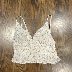 Princess Polly Floral Crop Top. Never Worn. Perfect Condition. Size 4. White Feminine Floral Print Crop Top, White Floral Print Feminine Crop Top, White Feminine V-neck Crop Top, Midriff Top, Silk Crop Top, Pink Floral Top, White Princess, Bralette Crop Top, Floral Tank Top