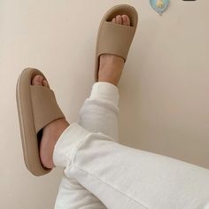 Trendy Slippers 2022, Trendy Slippers For Women, Best Slides, Footwear Photography, Pillow Slippers, Men House, Calf Cramps, Trendy Slippers, Shower Sandals