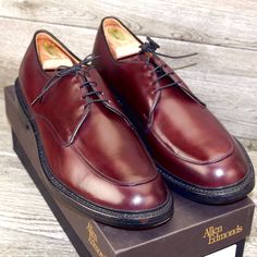 * Brand New In Ae Box * Allen Edmonds New In Box Brentwood - 2073 - Blucher Size 14 D Color Burgundy Orig $365 This Listing Includes: Allen Edmonds Shoes (Brand New, Factory 2nds, No Defects Found) Cotton Flannel Shoe Bags (* New *) Shoehorn (Made In Usa * New *) Extra Pair High Quality Laces (* New *) Shoebox (Allen Edmonds * New *) Optional Cedar Shoe Trees (Brass Knobs New) - Add $15 Since These Are Brand New, We Have Not Done Any Prep, But If You Prefer Req Any Or All Of Our Careful Steps Classic Burgundy Oxfords With Red Sole, Allen Edmonds Shoes, Cedar Trees, Allen Edmonds, Shoe Bags, Brass Knobs, Shoe Tree, Shoes Brand, Cotton Flannel