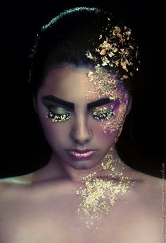 "Golden Child" is a photographic beauty print of a girl covered in gold leafing with shimmery makeup in purple, gold and teal colors. Photographer: Theresa Wall Duggan/ Art and Discord Studios Model: Isabella Capri Makeup and Hair: Lyndsay Simon/ Makeup by Lyndsay Prints for sale on Etsy: https://www.etsy.com/listing/170828481/fine-art-photography-print-golden-child?ref=listing-shop-header-3 Make Carnaval, Theatre Makeup, Halloween Makeup Pretty, Fashion Model Photography, Pretty Halloween, Fashion Art Photography, Makijaż Smokey Eye