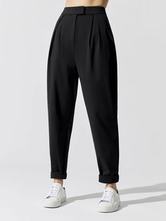 Trousers Women Outfit, Mode Abaya, Wardrobe Tips, Outfits Chic, Elegante Casual, Activewear Fashion, Pleated Trousers, Nice Style, Chic Fashion