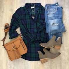 Blue Plaid Shirt Outfit, Boots And Jeans Outfit, Plaid Shirt Outfit, Boots And Jeans, Casual Fashion Trends, Jeans Outfit Fall, Trendy Boots, Blue Plaid Shirt, Outfit Jeans