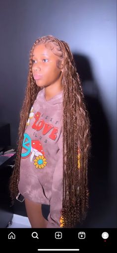 Braided Hairstyles With Brown Hair, Braid Hairstyles For Black Women With Color, Braided Color Hairstyles For Black Women, Brown Hair Styles Braids, Dyed Hair With Knotless Braids, Cute Color Braids For Black Women, Brown Protective Hairstyles, Different Braid Colors For Black Women