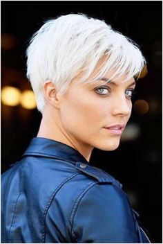 Cool Platinum Pixie Haircut for Thin Hair Ideas is the first choice for many women – BeautyCuco Blog Kort Bob, Short White Hair, Short Pixie Cut, Short Blonde, Short Hair Styles Pixie, Short Pixie, Pixie Hairstyles