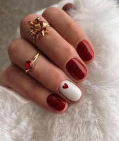 a simple and cute red and white mani that you can do at home... Red Nails Glitter, Red Christmas Nails, Christmas Nails Easy, Christmas Gel Nails, Red Nail Designs, Cute Gel Nails, White Nail, Short Nail Designs, Xmas Nails