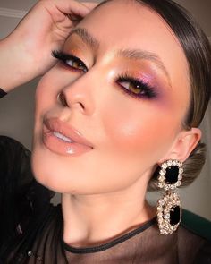 Makeup Artist Outfit Fashion, Makeup 2023, Makeup Ojos, Rave Makeup, Glowing Makeup, Creative Makeup Looks, Glamour Makeup, Kiss Makeup, Makeup Goals