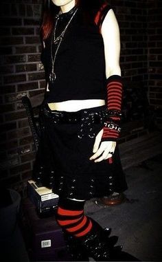 2000s Goth Fashion, Mallgoth Outfits, Mall Goth Fashion, Mall Goth Aesthetic, Y2k Mall Goth, 2000s Goth, How To Impress, Goth Subculture