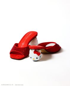 THE HELLO KITTY ® HEEL Hello Kitty Roller Skates, Hello Kitty Things To Buy, Whimsical Luxury, Hello Kitty Heels, Rich Shoes, Hello Kitty Face, Hello Kitty Shop, September Fashion, Hello Kitty House