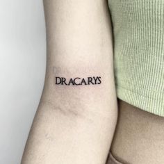 Game of thrones DRACARYS tattoo Emilia Clarke Tattoo, House Of The Dragon Tattoo, Got Tattoo, Disney Stitch Tattoo, Fandom Tattoos, Targaryen Tattoo, Game Of Thrones Tattoo, Hp Tattoo, Small Dragon Tattoos