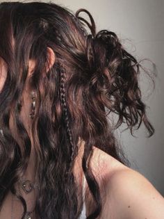 Waterfall Braid Hairstyle, Hippie Hair, Hairstyle Inspo, Peinados Fáciles Para Cabello Corto, Hair Inspo Color, Httyd, Messy Bun