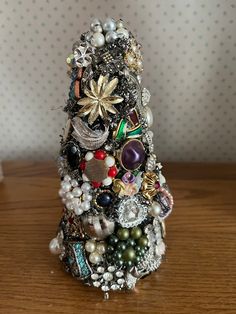 a small christmas tree made out of jewelry