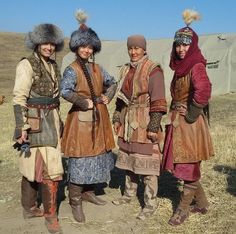 Mongolian Clothing, Ethno Style, Fest Outfits, Historical Costume, Folk Costume, World Cultures, Moda Vintage, Mode Inspo, Central Asia