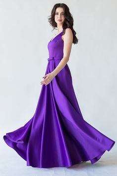 Formal Taffeta Evening Dress Ball Gown, Taffeta Dress For Gala During Prom Season, Taffeta Dress For Gala And Prom Season, Taffeta Gown For Gala And Prom Season, Satin Ball Gown For Formal Gala, Elegant Taffeta Ball Gown For Prom, Formal Satin Ball Gown For Gala, Prom Dresses With Sweep Train In Taffeta, Satin Finish Maxi Evening Dress For Gala