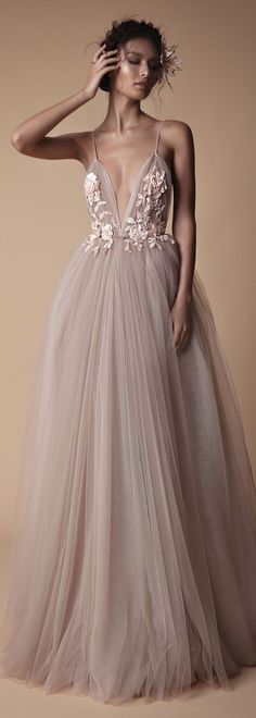 Tulle gown with floral decal Kain Tile, Silk Wedding Dress, Elie Saab, Beautiful Gowns, Fancy Dresses, Prom Dresses Long, A Dress, Dream Dress