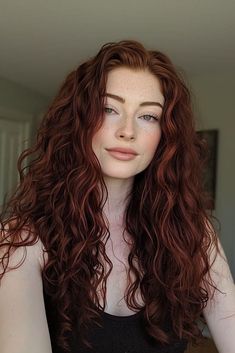 Curly Hair Red Highlights, Dark Ginger Hair, Zicxa Photos, Κούρεμα Bob, Highlights Curly, Boho Waves, Canadian Women, Red Hair Inspo