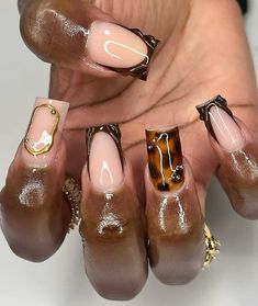 Brown French Tip Nails With Design, Tortious Nail Design, Brown Inspired Nails, Brown And Gold Nails Designs, Brown And Black Nails, Brown Nails Short, Brown And Gold Nails, Brown French Tip Nails, Icy Nails