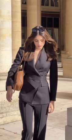 Professional Office Outfit, Stylish Office Wear, Business Dress Women, Classy Business Outfits, Fashion Nova Outfits, Womens Suits Business, Professional Outfits Women, Effortless Outfit, Elegant Dresses Classy