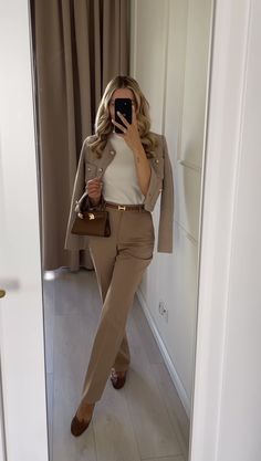 Female Lawyer Fashion, Classy Business Outfits, Business Professional Outfits, Lawyer Fashion, Casual Work Outfits Women, Lawyer Outfit, Business Attire Women, Corporate Attire, Professional Outfits Women