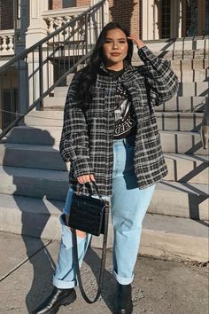 Winter Going Out Outfit Plus Size, Paint N Sip Outfit, Nyc Winter Fashion Plus Size, 90s Fall Outfits Plus Size, Plus Size Winter Outfits Aesthetic, Plus Size New York Outfits Winter, Winter Outfits Aesthetic Plus Size, Plus Size Sweatshirt Outfit, Plus Size Fall Fashion 2022 Casual