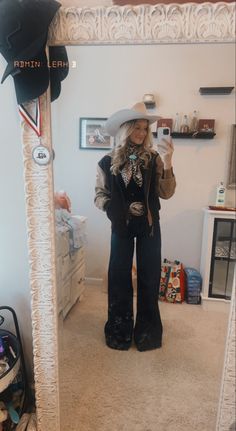 Livestock Outfits, Western Asethic Outfits, 90s Cowboy Fashion, Cold Rodeo Outfits For Women, Western Winter Outfits Women Rodeo, Orange Western Outfit, Western Hair Color Ideas, Winter Outfits Western, Cold Weather Western Outfits