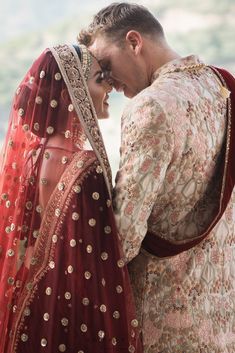 Indian Wedding Pictures, Varun Bahl, Wedding Photography Bridal Party, Hindu Wedding Invitations, Hindu Wedding Ceremony, Sabyasachi Lehenga, Indian Wedding Photography Poses, Wedding Mandap, Wedding Photography Bride