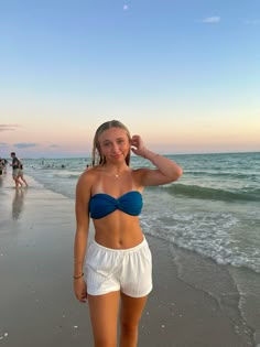 florida, summer, beach, sunset, insta inspo By Yourself Poses, Pics On Beach Ideas, Summer Beach Instagram Pictures, Daytime Beach Pictures, Florida Vacation Pictures, Insta Inspo Posts Summer, Summer Insta Posts, Summer Insta Poses, Summer Insta Post Ideas