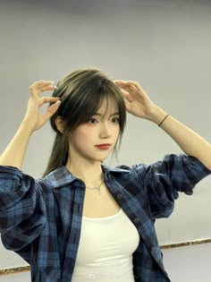 Wispy Bangs With Side Bangs, French Bangs Korean, Poni Tipis Korea, Light Bangs Korean, Korean Full Bangs, Different Kinds Of Bangs, French Bangs Round Face, Korean Wispy Bangs, Long Korean Hairstyles