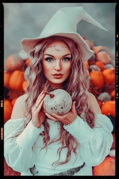 Halloween costumes - Makeup Looks Inspiration White Witch Costume, Witchy Goddess, Almost Halloween, The White Witch, Witch Pictures, Classic Halloween Costumes, Witch Cosplay, Fantasy Witch, Halloween Photography