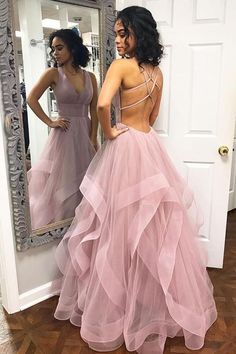 Pink Tulle Evening Dress, Outfit Verano, Trend Outfit, Butterfly Designs, Outfit Autumn, Outfit Styling, Summer Office, V Neck Prom Dresses