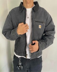 Street Wear Jackets Men, Mens Winter Coat Fashion, Men’s Carhartt Jacket, Men’s Jacket Outfit, Detroit Carhartt Jacket Outfit, Detroit Carhartt Jacket, Grey Carhartt Jacket Outfit, Carhartt Detroit Jacket Outfit Men, Mens Carhartt Fashion