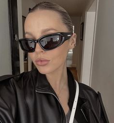 Hailey Baldwin Sunglasses, King Clothes, Sunglasses Hailey Bieber, Sunglass Photoshoot, Balenciaga Sunglasses Aesthetic, Balenciaga Sunglasses Women, Sunglasses Y2k, Balenciaga Bb Sunglasses, Balenciaga Oval Sunglasses