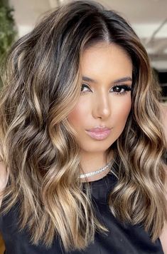 Spring Hair Color Trends, Hottest Hairstyles, Balayage Brown, Balayage Ideas, Lowlights Blonde, Rambut Brunette, Framing Highlights, Brunette Hair With Highlights, Spring Hair Color