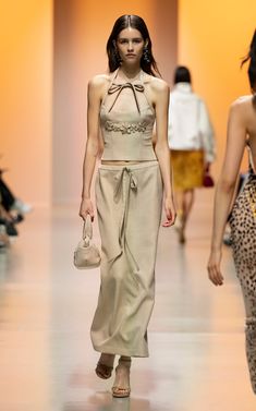 Off White Fashion, Lace Midi Skirt, Georges Hobeika, Linen Tank Top, Linen Tank, Runway Models, Everyday Dresses, New Classic